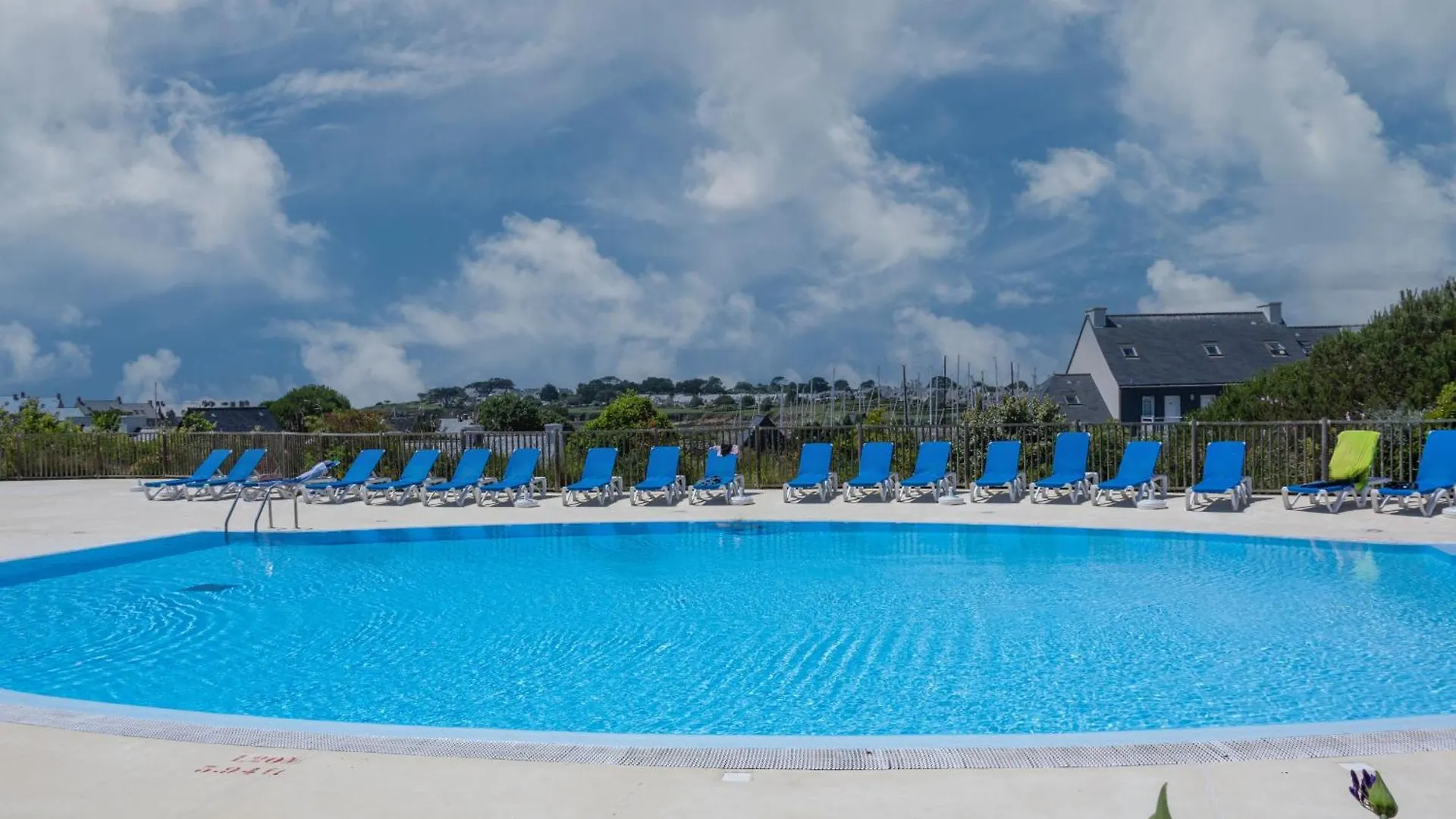 Detente Et Vue Sur Le Port A Arzon France